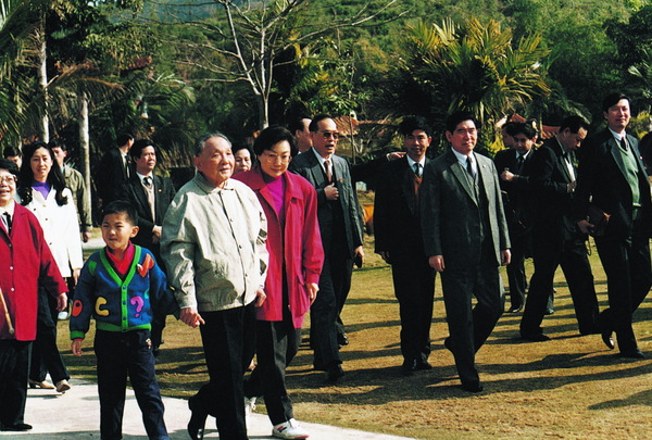 01鄧小平同志視察深圳仙湖植物園.jpg
